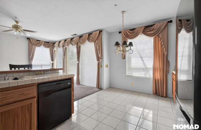 Spacious 4BR House in Fontana Gallery 4