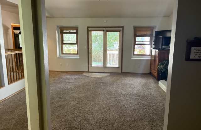 4548 Seaboard Lane Gallery 3