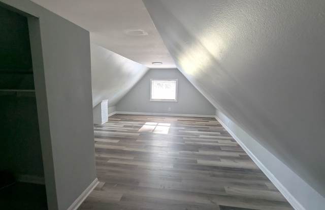 Beautifully renovated 3 bedroom/1 bath house! photos photos