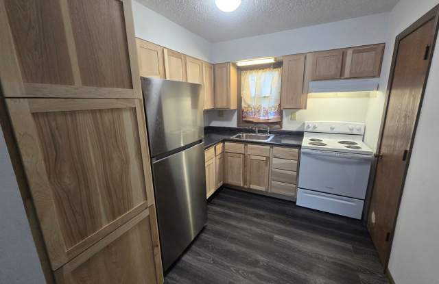 2 bedroom, garden style, ground floor apartment - 711 Northwest 10th Street, Abilene, KS 67410