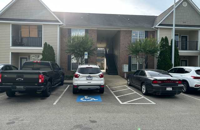 Beautiful 2 (possible 3) Bedroom Condo with ONE CAR GARAGE! Minutes to Bragg and Shopping photos photos