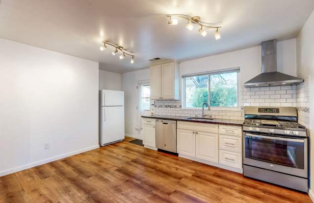 Delightful 2 Bedroom 1 Bath Unit with 1 Car Garage photos photos