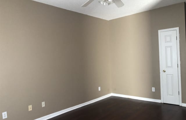 200 Brentwood Dr Gallery 4
