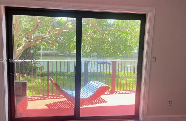 6855 Edgewater Dr Gallery 1