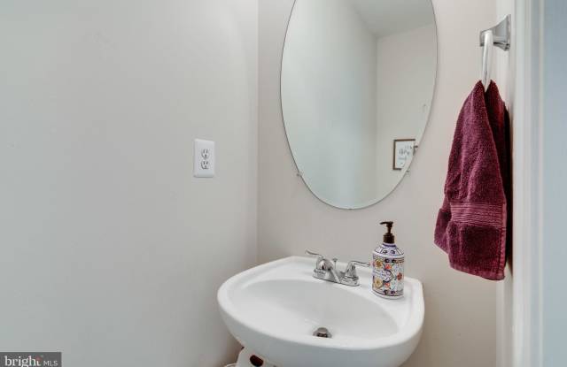 4827 BENECIA LANE Gallery 3