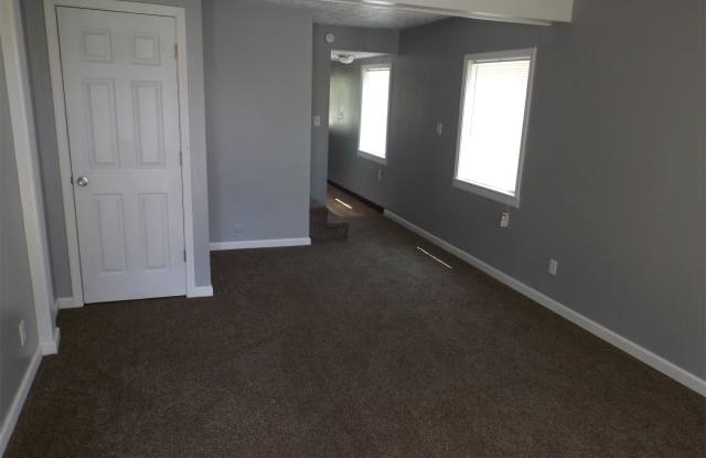 860 N Lincoln St Apt 1 Gallery 3
