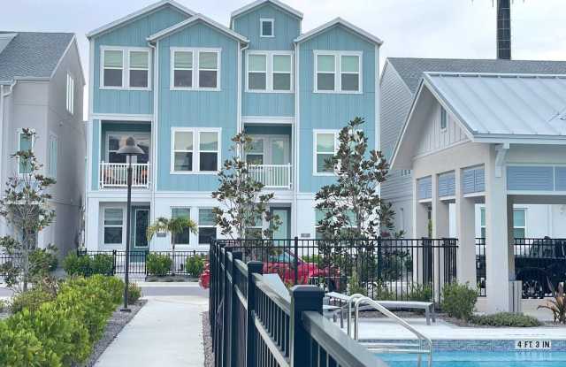 Annual Unfurnished 3 Bedroom, 3.5 Bathroom Townhome adjacent to Downtown Sarasota photos photos