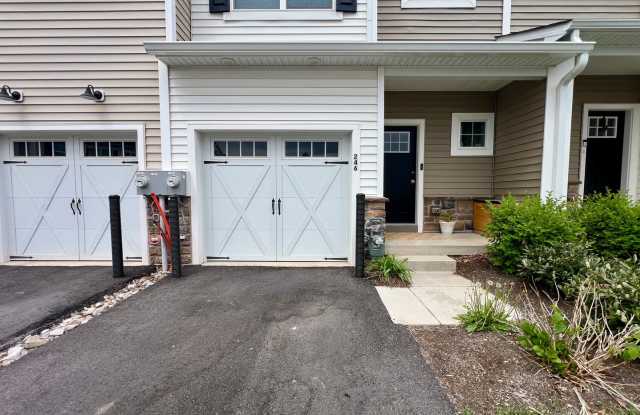 Luxurious 3-Bedroom Townhome in Norristown! Available mid-July! photos photos