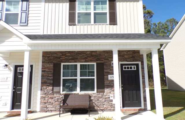 Two Bedroom Two and Half Bathroom End Unit Townhome Close to Camp Lejeune! Gallery 4