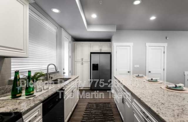 720 Bluffs Court Gallery 3