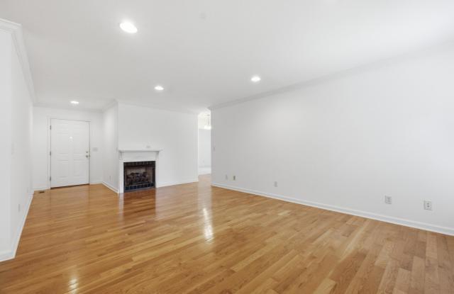 192 Gladstone Drive Gallery 4