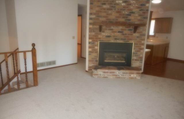 4755 Upland Ln N Gallery 3