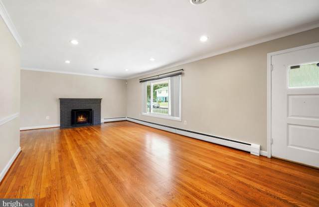 8005 MURRAY HILL Drive Gallery 3