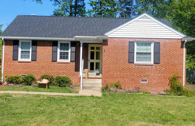FOR RENT – Updated 3 Bedroom Brick Rancher in a Fantastic Location! photos photos
