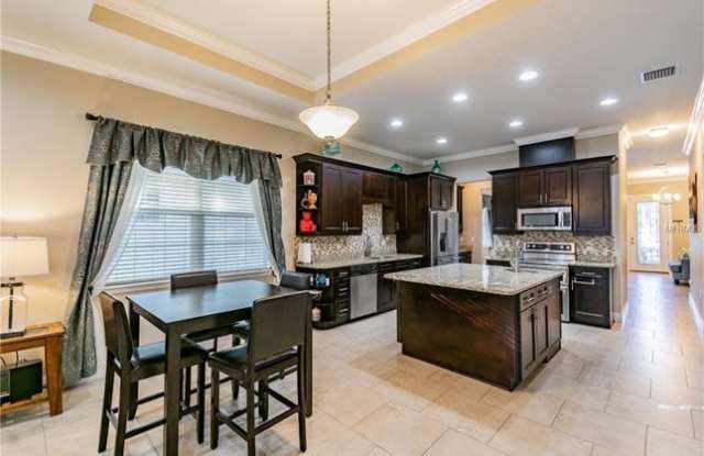 812 West Country Club Drive Gallery 4