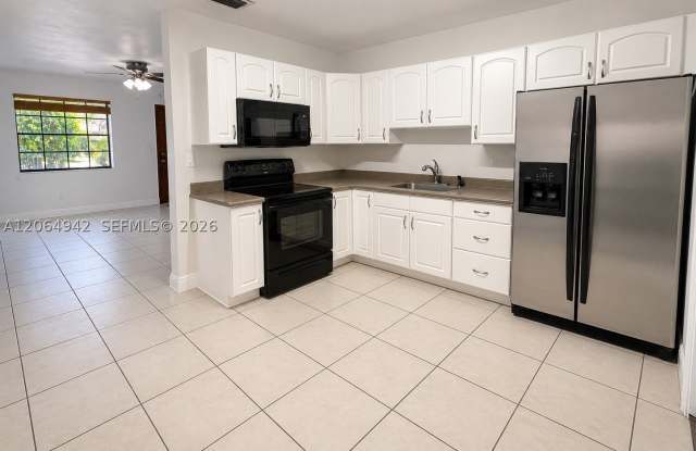 525 SW 78th Ct photos photos