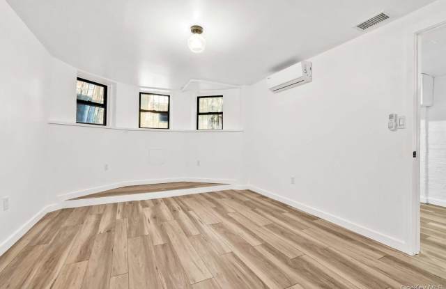 59-12 MADISON Street Gallery 4