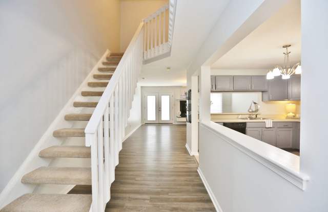 Beautifully Updated Townhome In Ocean Lakes w/Attached Garage! Available 10-02-26! Fenced Backyard & Dog Friendly! Gallery 3