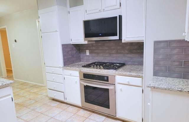 7007 Forest Grv Gallery 3