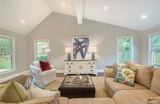 635 Marsh Road Gallery 2