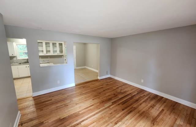 829 East Glochester Place Northwest Gallery 3