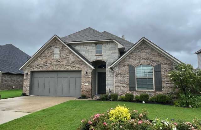 STUNNING AND IMMACULATE HOME IN WATERFORD BEND! Gallery 1