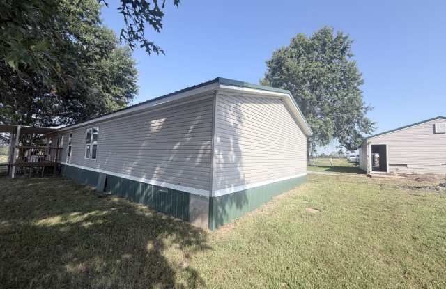 Country Living in Fayette, MO Gallery 4