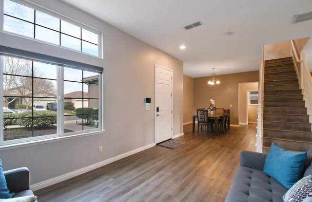 1326 Paddington - 1326 Paddington Way, Plumas Lake, CA 95961
