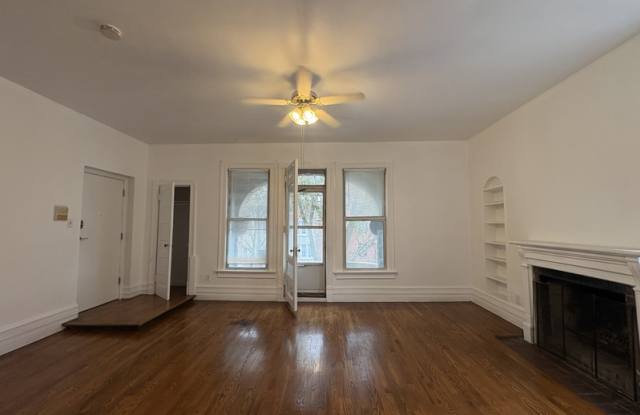5136 S Blackstone Ave 36-3F Gallery 1