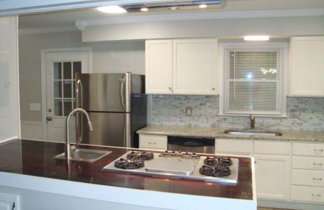 Renovated 4 bedroom available now to rent! Gallery 4