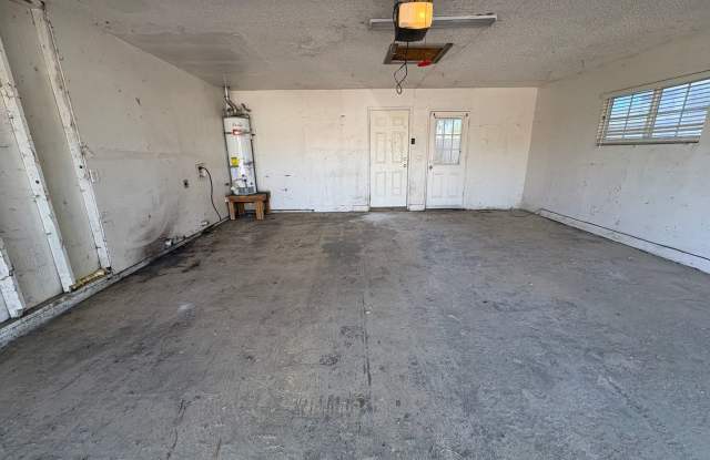 Beautiful Spacious& Cozy Home In Tulare Rent Ready! Gallery 3