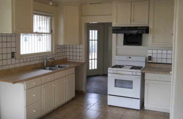 1591 N Roosevelt Ave - 1591 North Roosevelt Avenue, Fresno, CA 93728