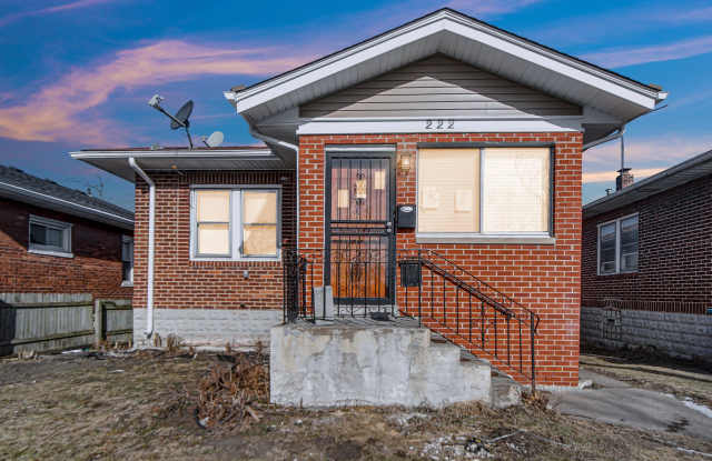 Three Bedroom Remodeled Home With Garage photos photos Three Bedroom Remodeled Home With Garage photos photos