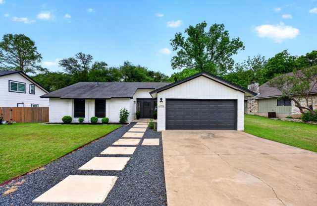 3 Bedroom 2 Bathroom Austin Home: Oak Forest Subdivision Gallery 1
