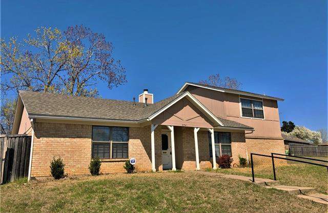 2041 Oakbluff Circle Gallery 2