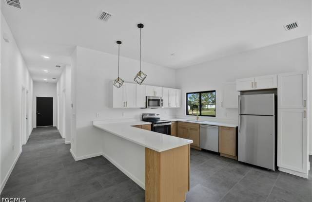601 Hawthorne Avenue S Gallery 2