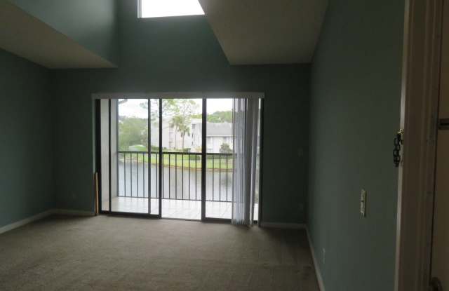 1035 S Pine Ridge Circle #35 Gallery 3