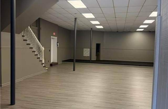 513 E Main Street Gallery 4
