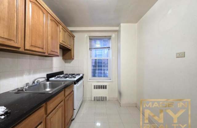 140-18 Burden Crescent photos photos