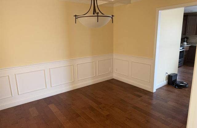911 Boxwood Court Gallery 4