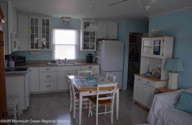 52 Fremont Avenue - 52 Fremont Avenue, Seaside Heights, NJ 08751
