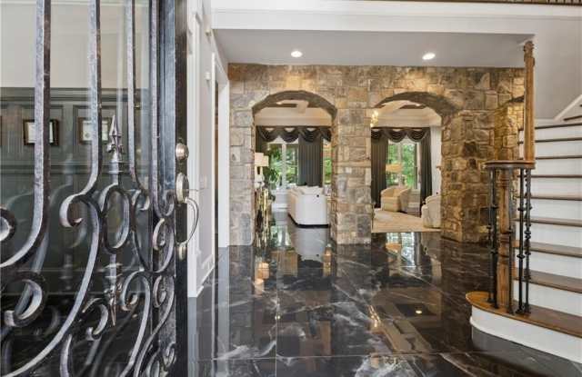 2660 Springbluff Court Gallery 2