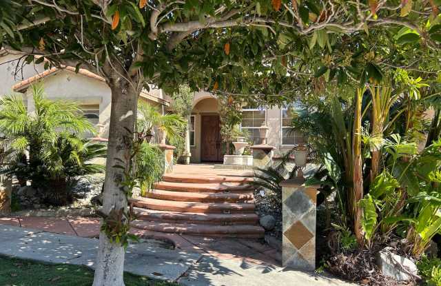 Spacious 5-Bedroom Home with Stunning Views Gallery 4