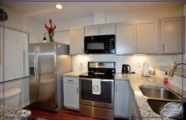 **FULLY FURNISHED SEASONAL RENTAL**BONITA SPRINGS**GATED COMMUNITY** - 9871 Citadel Lane, Bonita Springs, FL 34135