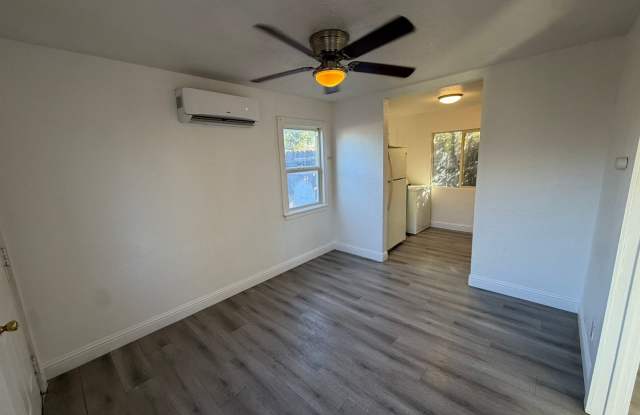 Available For Immediate Move in! Cute and Cozy One Bedroom! Apply Today! Gallery 1
