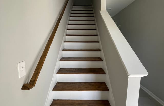 3 Bedroom, 2.5 bath townhome in the heart of Columbia! COMING SOON! Gallery 4