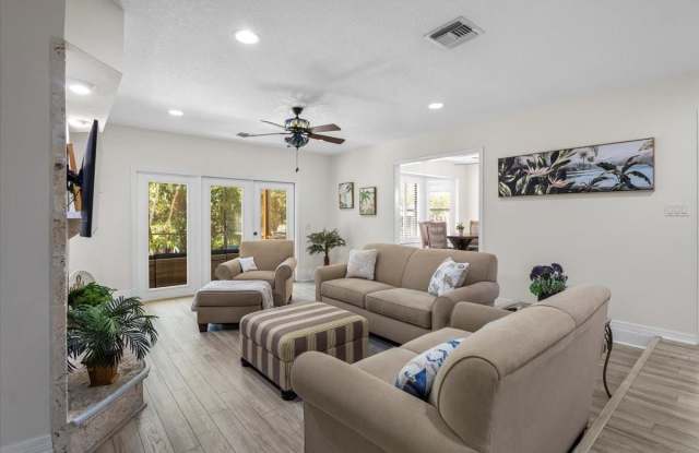 2250 SE Country Club Lane Gallery 3