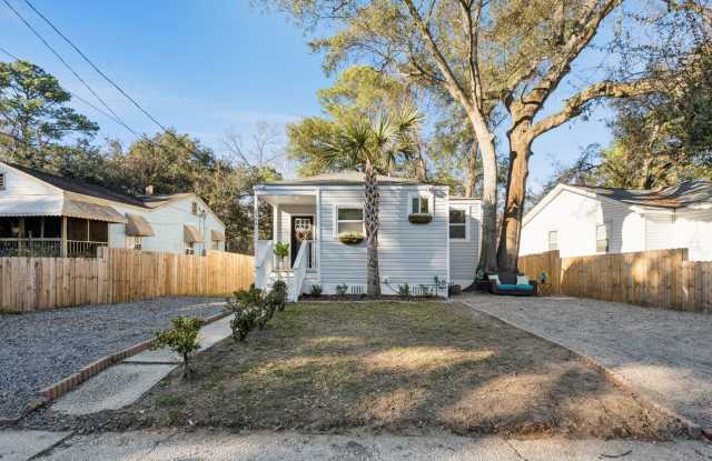 Charming 3BR House in Charleston Gallery 1