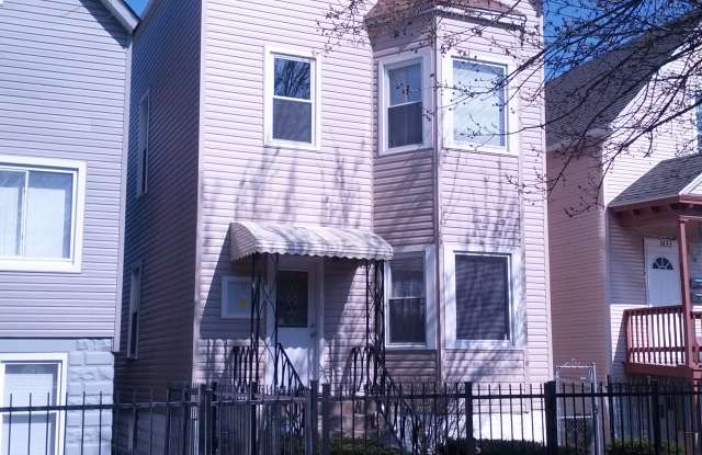 3837 N Whipple St photos photos