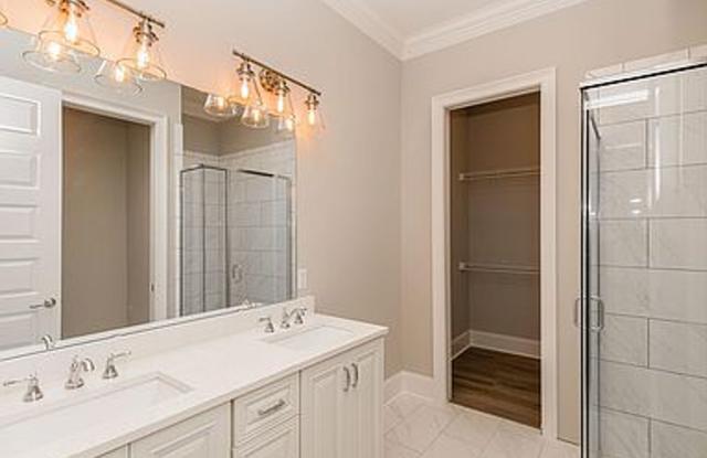 4 Bed | 4 Bath Townhome Minutes from Downtown & Campus Available for Fall 2027! Gallery 3